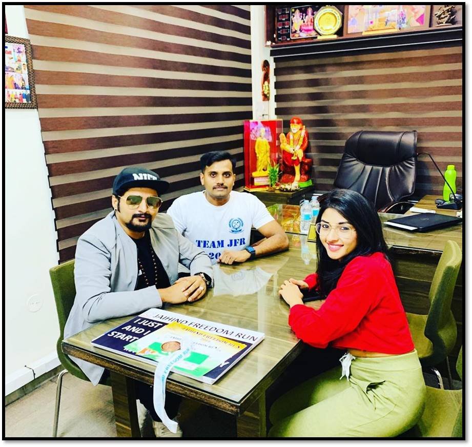 along with celebrities Mrs. Ragini and Mr. Niranjan Deshpande